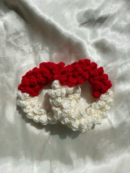 Handmade Crochet Gajra – Floral, Elegant & Long-Lasting