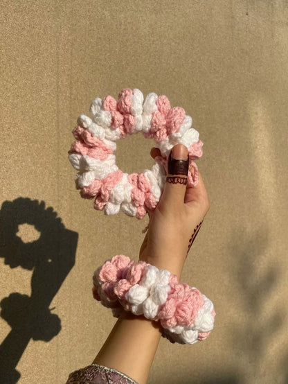 Handmade Crochet Gajra – Floral, Elegant & Long-Lasting